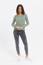 Load image into Gallery viewer, بلوفر مضلع باللون الأخضر للنساء