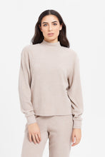 Load image into Gallery viewer, بلوفر محبوك باللون البيج للنساء