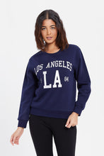 Load image into Gallery viewer, سويتشيرت مطبوع باللون الكحلي للنساء