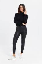 Load image into Gallery viewer, بلوفر مزين بفرو علي الأكمام باللون الأسود للنساء