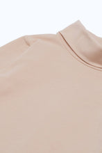 Load image into Gallery viewer, تيشيرت برقبة عالية باللون البيج للأولاد الرضّع

