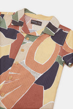 Load image into Gallery viewer, طقم قميص وشورت مطبوع باللون البيج للأولاد الرضع (قطعتين)
