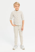 Load image into Gallery viewer, قميص بياقة ماندرين مخطط باللون الأبيض للأولاد الصغار
