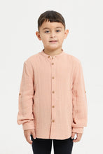 Load image into Gallery viewer, قميص سادة بياقة ماندرين باللون البرتقالي للأولاد الصغار
