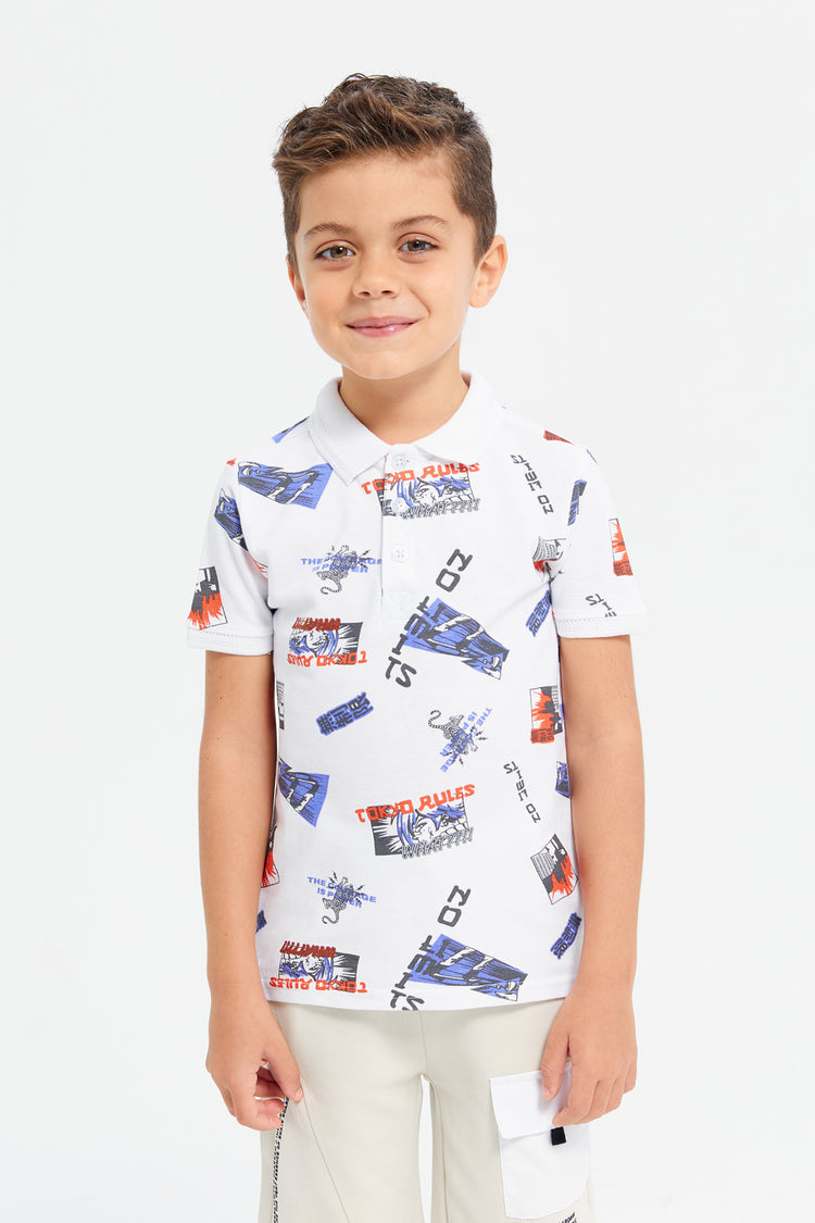 تيشيرت بولو مطبوع باللون الأبيض للأولاد الصغار