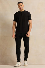Load image into Gallery viewer, تي شيرت رجالي أسود بياقة ماندرين

