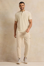 Load image into Gallery viewer, تي شيرت رجالي بياقة ماندرين باللون البيج
