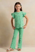 Load image into Gallery viewer, بنطال ضيق مضلع باللون الأخضر للبنات
