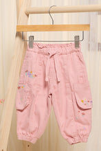 Load image into Gallery viewer, بنطلون وردي مطرز للبنات الرضع
