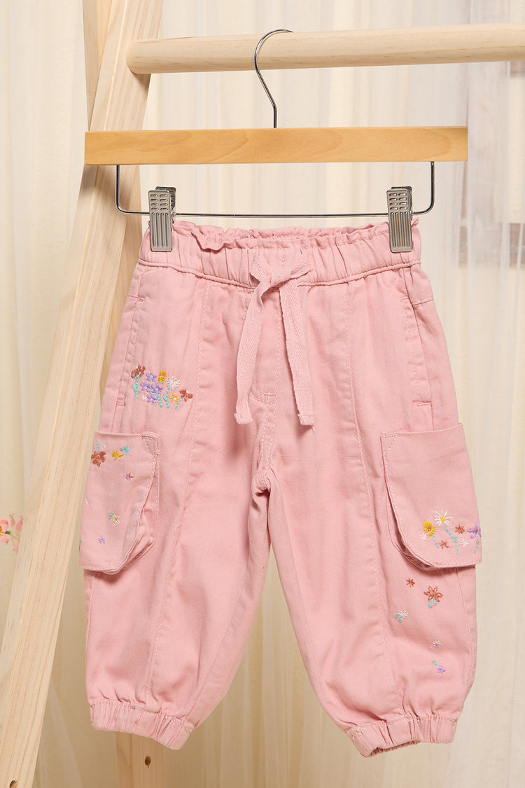 بنطلون وردي مطرز للبنات الرضع