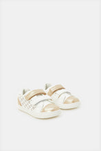 Load image into Gallery viewer, حذاء رياضي أبيض للبنات مقطوع بالليزر
