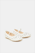 Load image into Gallery viewer, حذاء باليه ذات قلب أبيض للبنات
