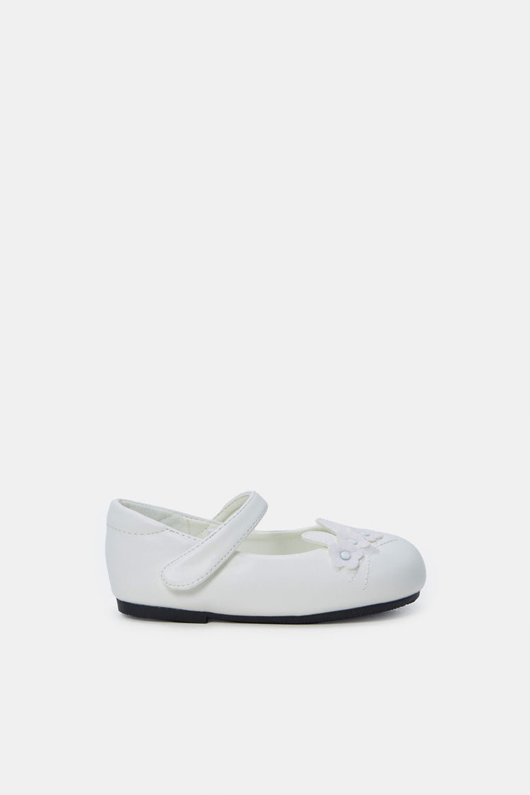 حذاء باليه مزينة بالزهور باللون الأبيض للبنات
