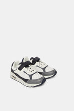 Load image into Gallery viewer, حذاء رياضي متعدد الألوان للأولاد
