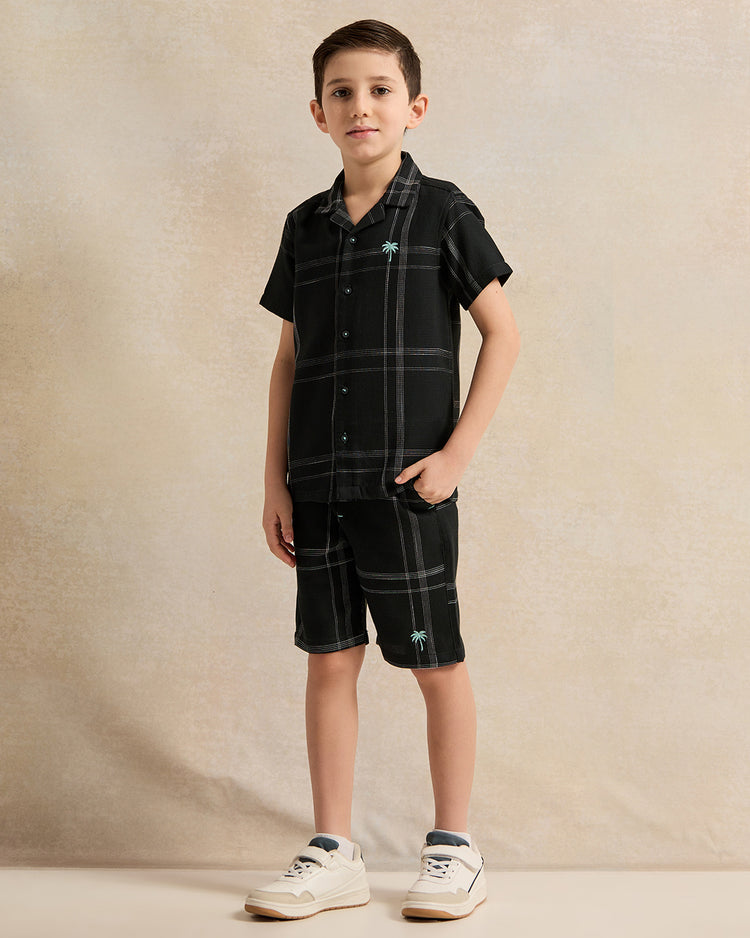 طقم كاجوال منقوش أسود للأولاد (قطعتان)