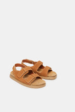 Load image into Gallery viewer, صندل مريح باللون البيج للأولاد

