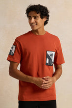 Load image into Gallery viewer, تي شيرت رجالي مطبوع باللون الأحمر
