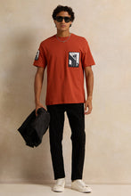 Load image into Gallery viewer, تي شيرت رجالي مطبوع باللون الأحمر
