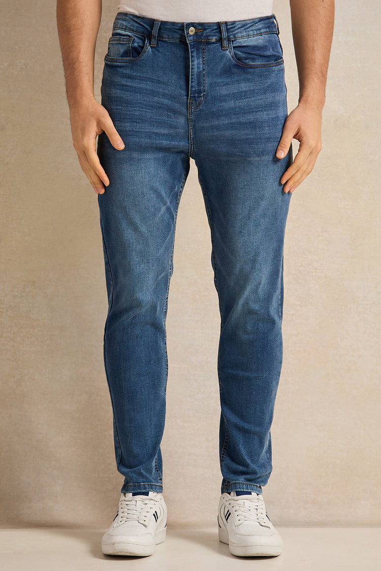 بنطلون جينز رجالي بقصّة مستقيمة باللون الأزرق الداكن