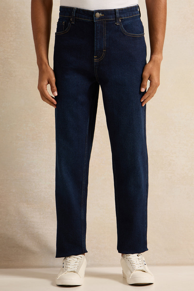 بنطلون جينز رجالي بقصّة مستقيمة باللون الأزرق الداكن