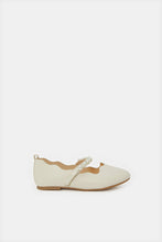 Load image into Gallery viewer, حذاء باليه مزينة باللؤلؤ الأبيض للبنات

