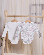 Load image into Gallery viewer, طقم بدلة جسم سادة بطبعة بيضاء للأطفال (عبوة من قطعتين)
