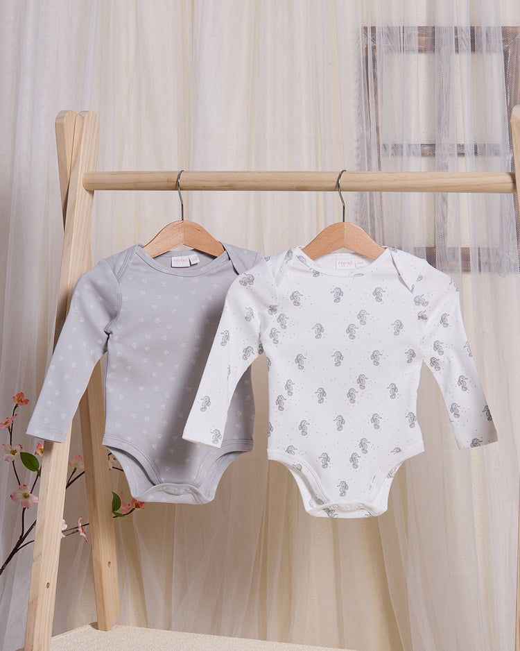 طقم بيجامات سادة ومطبوع باللون الرمادي للأطفال (عبوة من قطعتين)