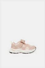 Load image into Gallery viewer, حذاء رياضي وردي اللون للبنات
