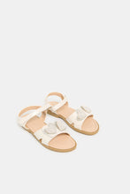 Load image into Gallery viewer, صندل أبيض مزين بقلب للبنات
