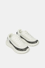 Load image into Gallery viewer, حذاء رياضي أبيض اللون للأولاد الكبار مصنوع من مادة كتلة
