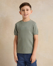 Load image into Gallery viewer, تي شيرت جاكار أخضر بأكمام قصيرة للأولاد
