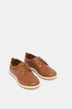 Load image into Gallery viewer, حذاء ديربي بني للأولاد الكبار
