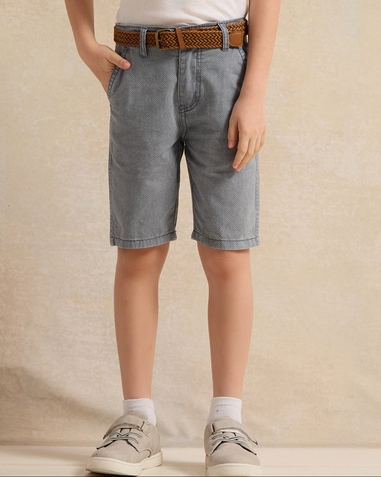 شورت تويل أزرق مطبوع للأولاد مع حزام