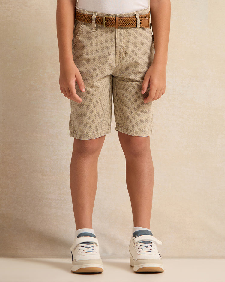 شورت بحزام مطبوع باللون البيج للأولاد