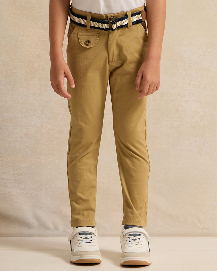 بنطلون بيج للأولاد مع حزام