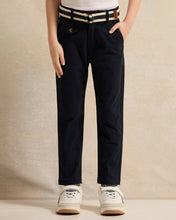 Load image into Gallery viewer, بنطلون تويل أسود للأولاد مع حزام
