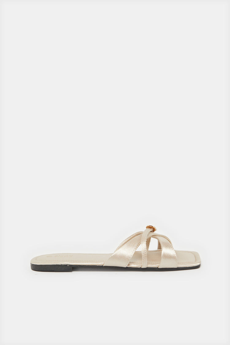 حذاء نسائي بكعب عالٍ باللون البيج