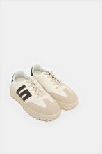 Load image into Gallery viewer, حذاء رياضي نسائي أبيض برباط
