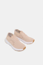 Load image into Gallery viewer, حذاء رياضي برباط باللون البيج
