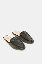 Load image into Gallery viewer, حذاء لوفر نسائي أسود بحواف حجرية
