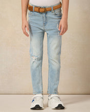Load image into Gallery viewer, بنطلون جينز أزرق سادة بحزام وخمسة جيوب للأولاد
