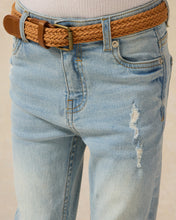 Load image into Gallery viewer, بنطلون جينز أزرق سادة بحزام وخمسة جيوب للأولاد
