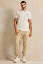 Load image into Gallery viewer, تي شيرت رجالي مطبوع باللون البيج الفاتح
