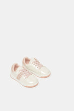 Load image into Gallery viewer, حذاء رياضي أبيض مزخرف للبنات الرضع
