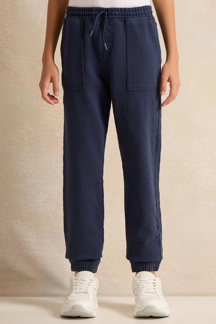 بنطال رياضي من قماش الدنيم المحبوك باللون الأزرق الداكن للأولاد الكبار