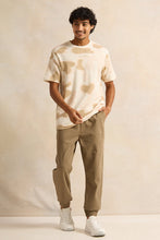 Load image into Gallery viewer, بنطال رياضي رجالي من قماش التويل باللون البيج
