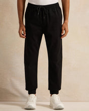 Load image into Gallery viewer, بنطال رياضي رجالي أسود من قماش التويل
