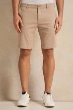 Load image into Gallery viewer, شورت رجالي بيج اللون بخصر عادي
