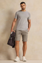 Load image into Gallery viewer, شورت رجالي رمادي اللون بخصر مطاطي من قماش التويل
