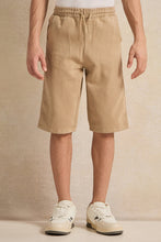 Load image into Gallery viewer, شورت جينز سهل الارتداء باللون البيج للأولاد الكبار
